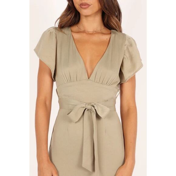 NWT Petal and Pup Orin Short Sleeve Bow Back Jumpsuit Olive Green Size 6 Boho - Picture 2 of 15